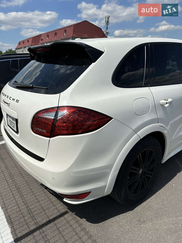 Внедорожник / Кроссовер Porsche Cayenne 2011 в Киеве