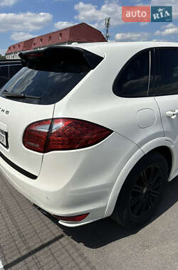 Позашляховик / Кросовер Porsche Cayenne 2011 в 