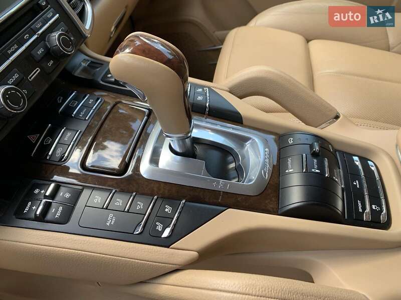 Позашляховик / Кросовер Porsche Cayenne 2014 в Долині