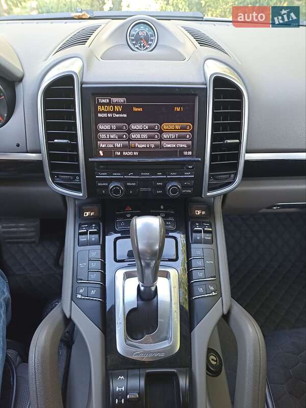 Внедорожник / Кроссовер Porsche Cayenne 2012 в Черновцах