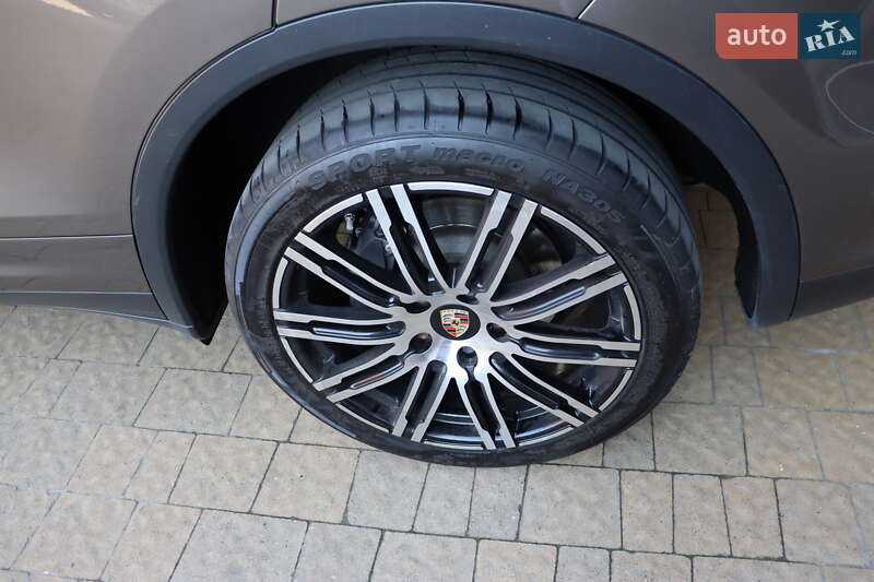 Внедорожник / Кроссовер Porsche Cayenne 2014 в Львове