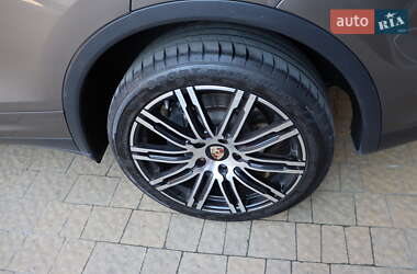 Внедорожник / Кроссовер Porsche Cayenne 2014 в 