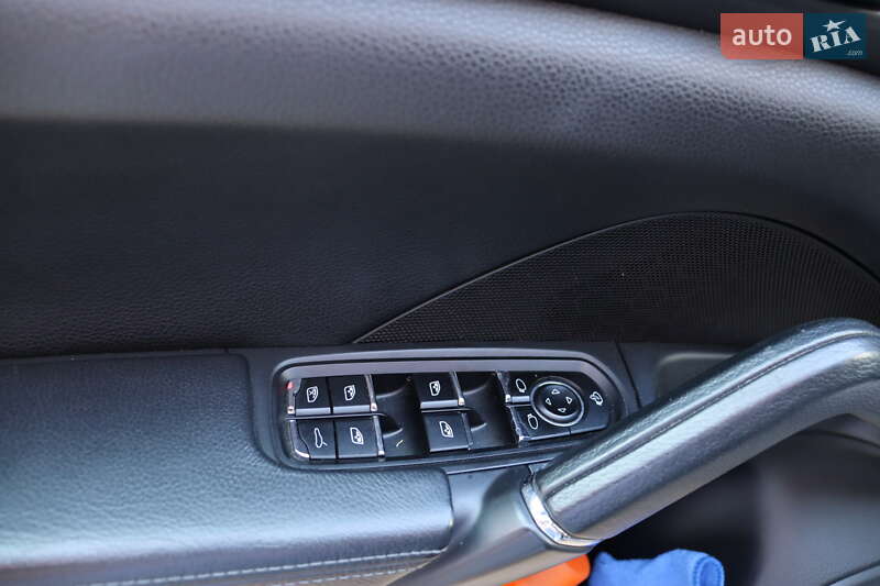 Внедорожник / Кроссовер Porsche Cayenne 2014 в Львове