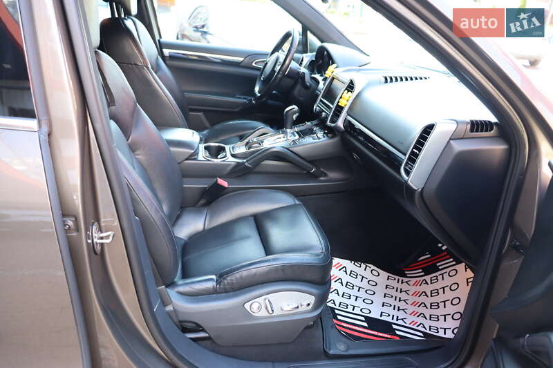 Внедорожник / Кроссовер Porsche Cayenne 2014 в Львове