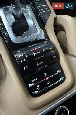 Внедорожник / Кроссовер Porsche Cayenne 2012 в 