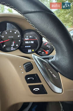 Внедорожник / Кроссовер Porsche Cayenne 2012 в 