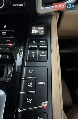 Внедорожник / Кроссовер Porsche Cayenne 2012 в 