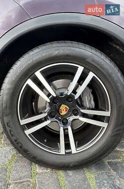 Внедорожник / Кроссовер Porsche Cayenne 2012 в 