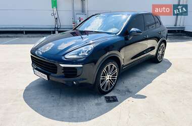 Внедорожник / Кроссовер Porsche Cayenne 2015 в Киеве