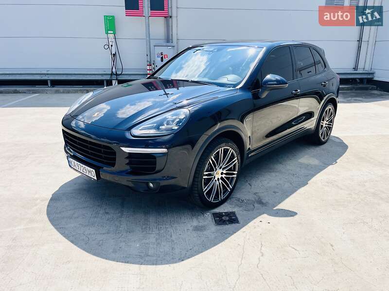 Внедорожник / Кроссовер Porsche Cayenne 2015 в 