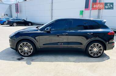 Внедорожник / Кроссовер Porsche Cayenne 2015 в 