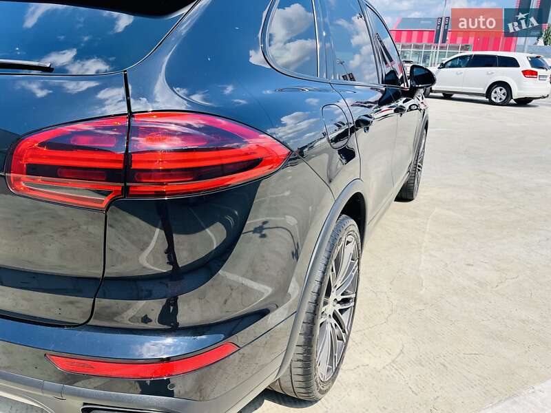 Внедорожник / Кроссовер Porsche Cayenne 2015 в Киеве