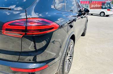 Внедорожник / Кроссовер Porsche Cayenne 2015 в 