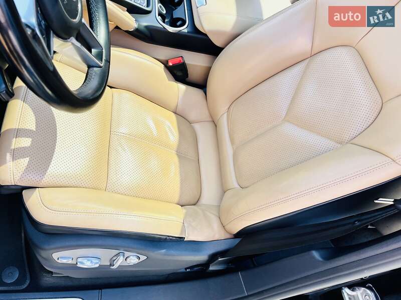 Внедорожник / Кроссовер Porsche Cayenne 2015 в Киеве