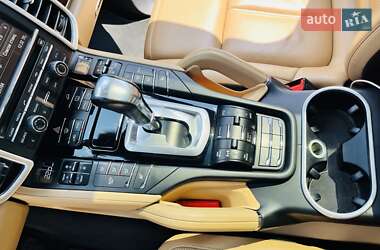 Внедорожник / Кроссовер Porsche Cayenne 2015 в 