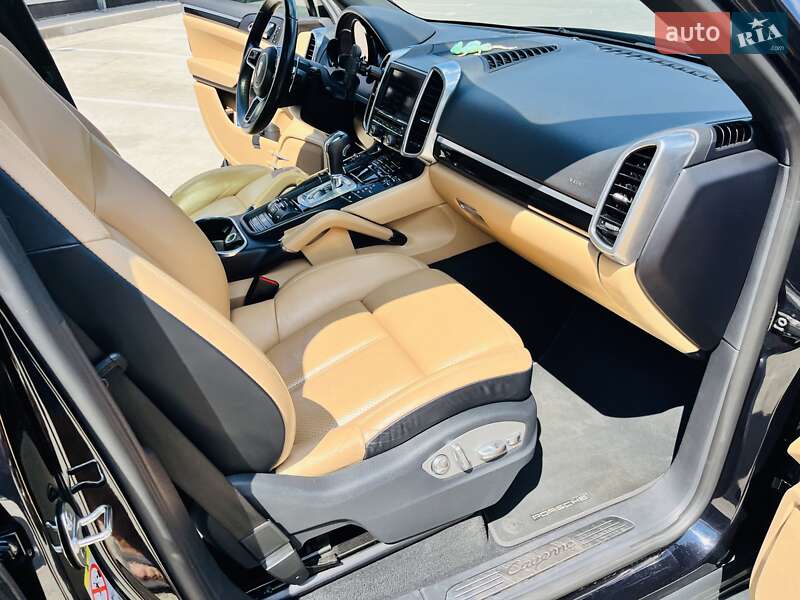 Внедорожник / Кроссовер Porsche Cayenne 2015 в Киеве
