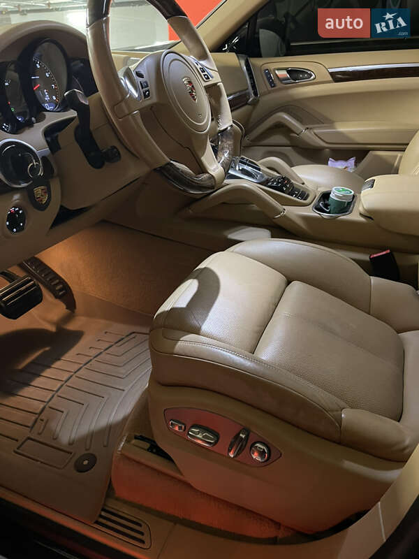 Позашляховик / Кросовер Porsche Cayenne 2013 в Ужгороді