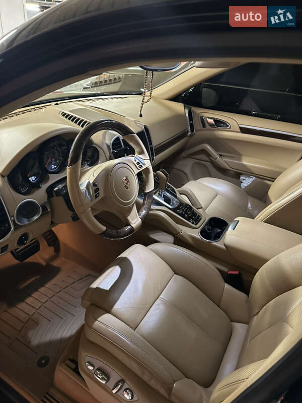 Позашляховик / Кросовер Porsche Cayenne 2013 в Ужгороді