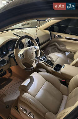 Внедорожник / Кроссовер Porsche Cayenne 2013 в 