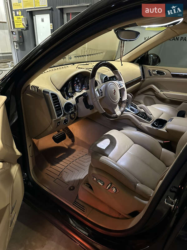 Позашляховик / Кросовер Porsche Cayenne 2013 в Ужгороді