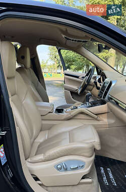 Внедорожник / Кроссовер Porsche Cayenne 2012 в 