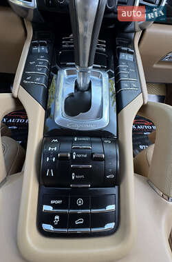 Внедорожник / Кроссовер Porsche Cayenne 2012 в 