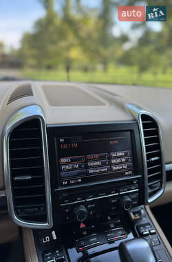 Внедорожник / Кроссовер Porsche Cayenne 2012 в 