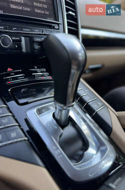 Внедорожник / Кроссовер Porsche Cayenne 2012 в 