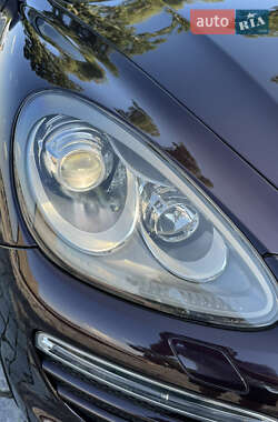 Внедорожник / Кроссовер Porsche Cayenne 2012 в 