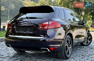 Внедорожник / Кроссовер Porsche Cayenne 2012 в 