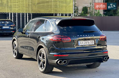 Внедорожник / Кроссовер Porsche Cayenne 2016 в 