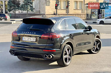 Внедорожник / Кроссовер Porsche Cayenne 2016 в 