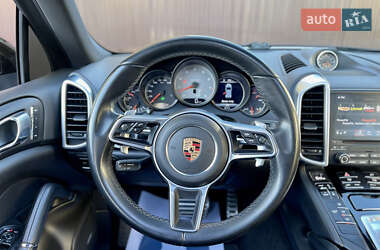 Внедорожник / Кроссовер Porsche Cayenne 2016 в 
