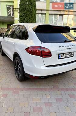 Внедорожник / Кроссовер Porsche Cayenne 2012 в 