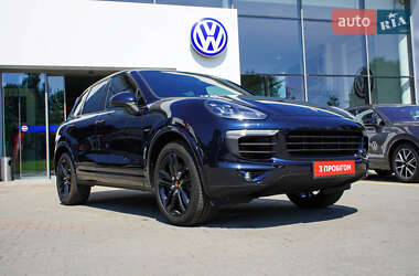 Внедорожник / Кроссовер Porsche Cayenne 2015 в 