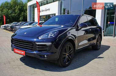 Внедорожник / Кроссовер Porsche Cayenne 2015 в 
