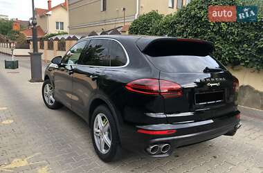 Внедорожник / Кроссовер Porsche Cayenne 2015 в 