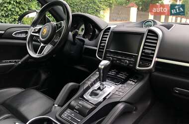 Внедорожник / Кроссовер Porsche Cayenne 2015 в 