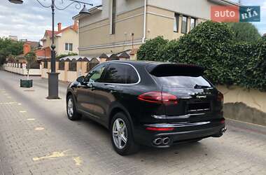 Внедорожник / Кроссовер Porsche Cayenne 2015 в 