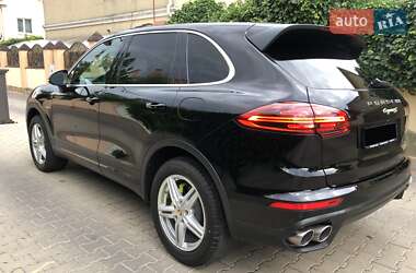 Внедорожник / Кроссовер Porsche Cayenne 2015 в 