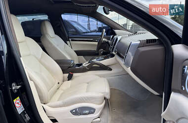 Внедорожник / Кроссовер Porsche Cayenne 2011 в 