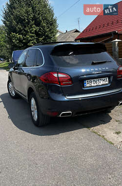 Внедорожник / Кроссовер Porsche Cayenne 2011 в 