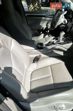 Внедорожник / Кроссовер Porsche Cayenne 2011 в 