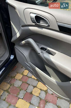 Внедорожник / Кроссовер Porsche Cayenne 2011 в 