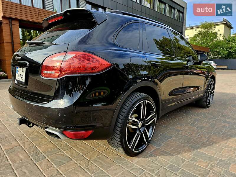 Внедорожник / Кроссовер Porsche Cayenne 2013 в Полтаве