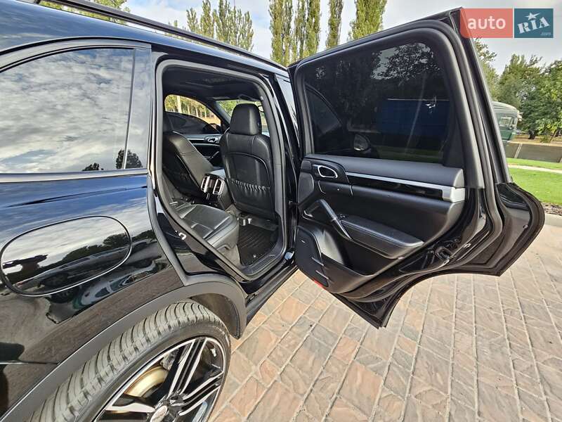 Внедорожник / Кроссовер Porsche Cayenne 2013 в Полтаве
