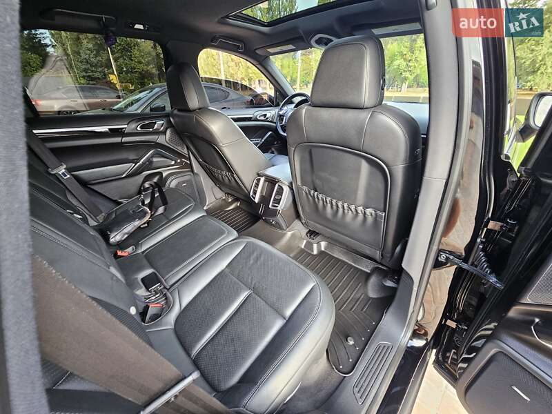 Внедорожник / Кроссовер Porsche Cayenne 2013 в Полтаве