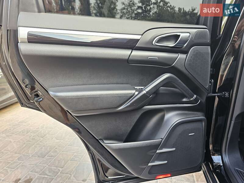 Внедорожник / Кроссовер Porsche Cayenne 2013 в Полтаве