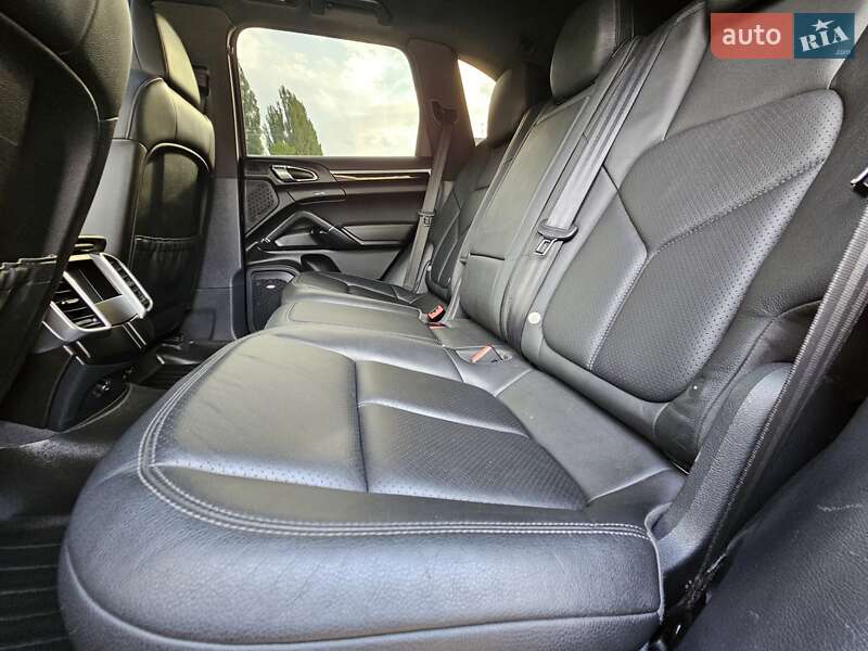 Внедорожник / Кроссовер Porsche Cayenne 2013 в Полтаве