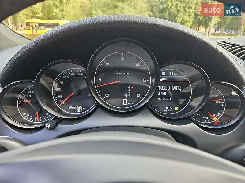 Внедорожник / Кроссовер Porsche Cayenne 2013 в Полтаве